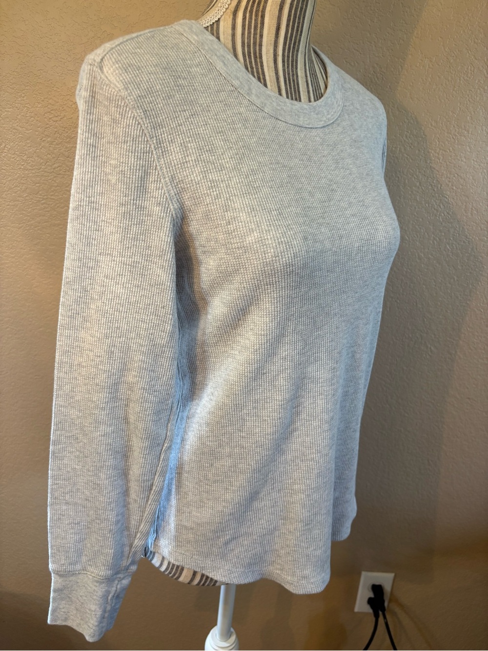 🇺🇸 GAP Thermal Top Lg Heather Light Gray Waffle Knit Long Sleeve Crewneck Cotton - Picture 4 of 12